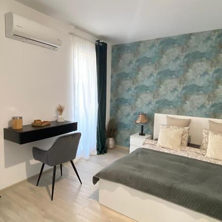 Ferienwohnung La Vie Est Belle Bukarest Exterior foto