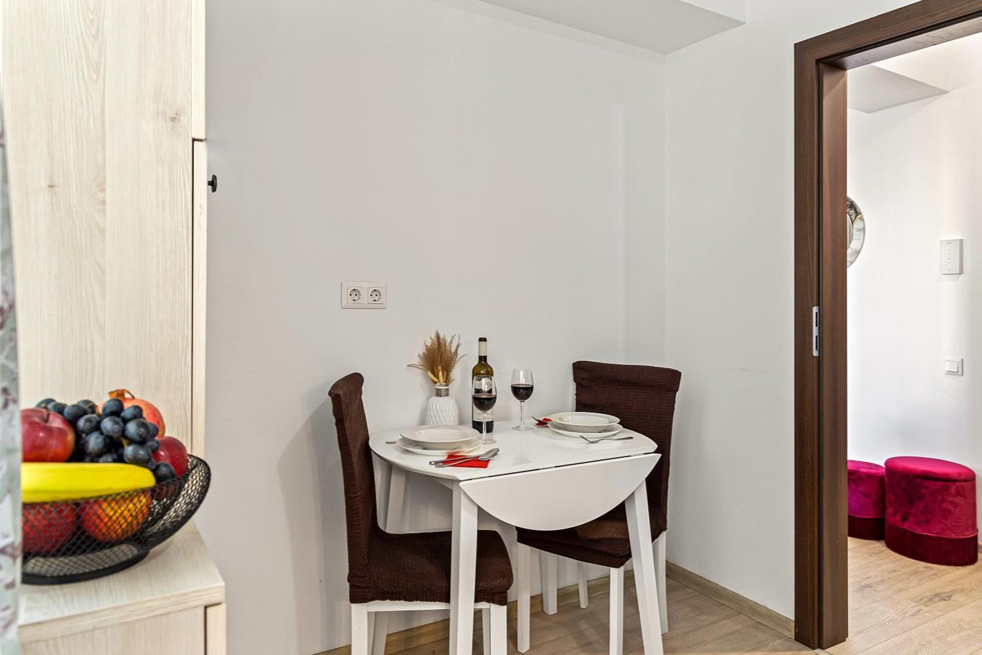 Ferienwohnung La Vie Est Belle Bukarest Exterior foto